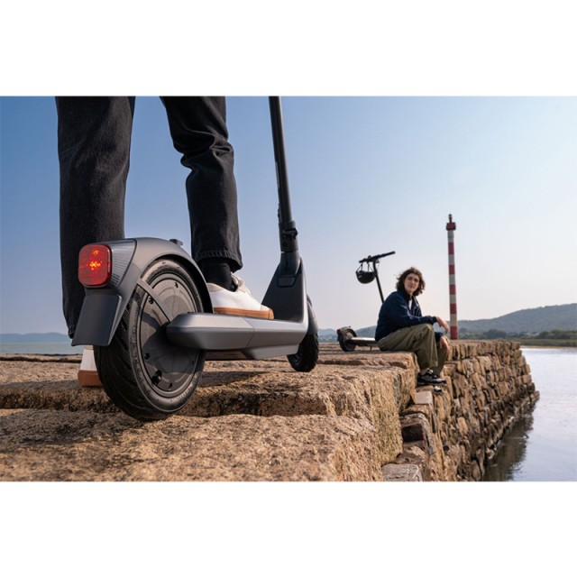 Segway Ninebot eKickScooter E2 PRO električni skuter